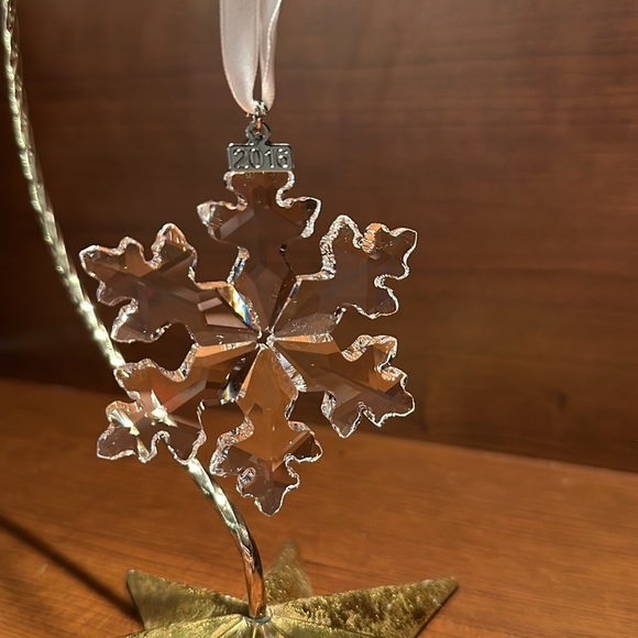 Swarovski Snowflake Ornament 2016 - Picture 4 of 6